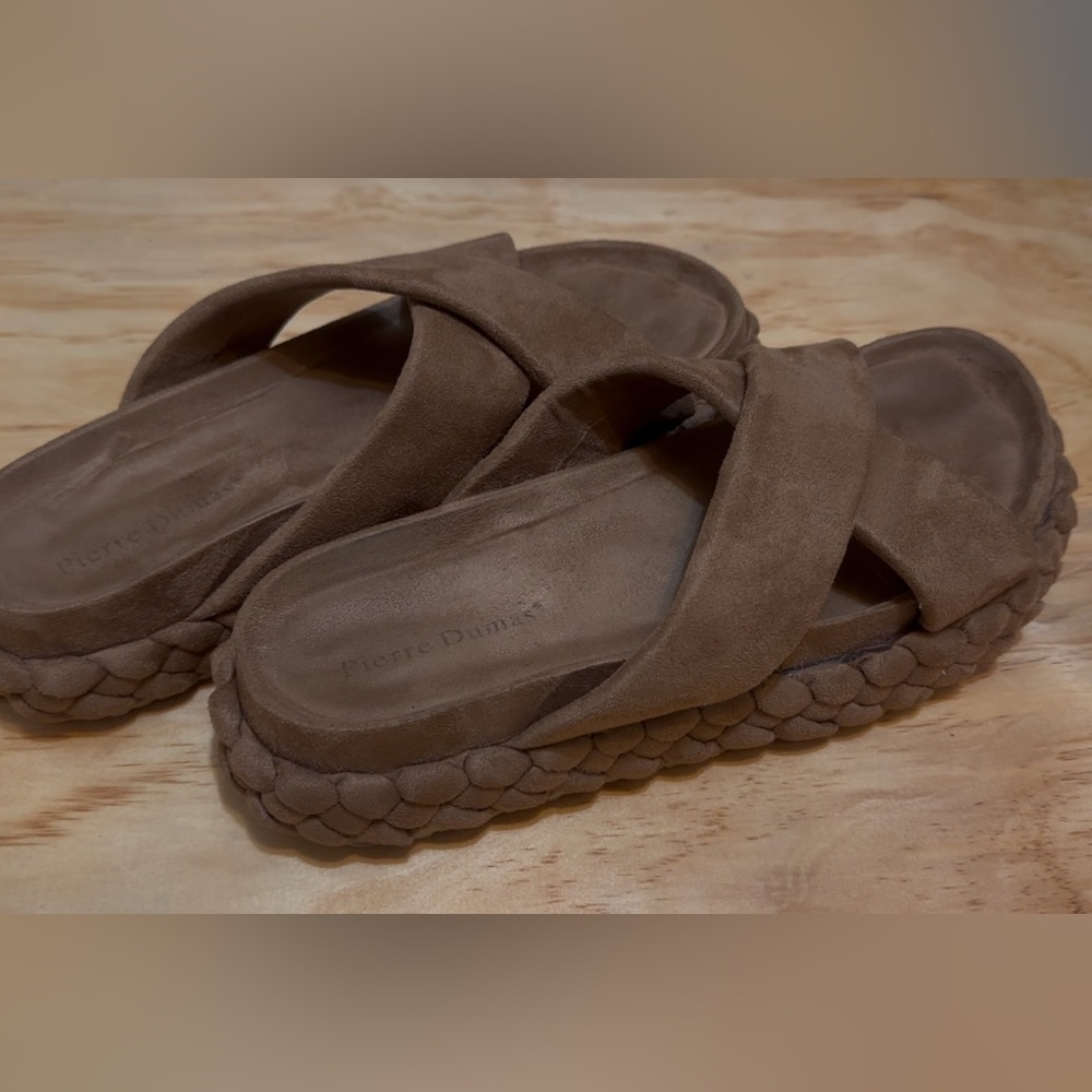 Pierre Dumas Taupe Suede Crisscross Slide Sandals – Women’s Size 10